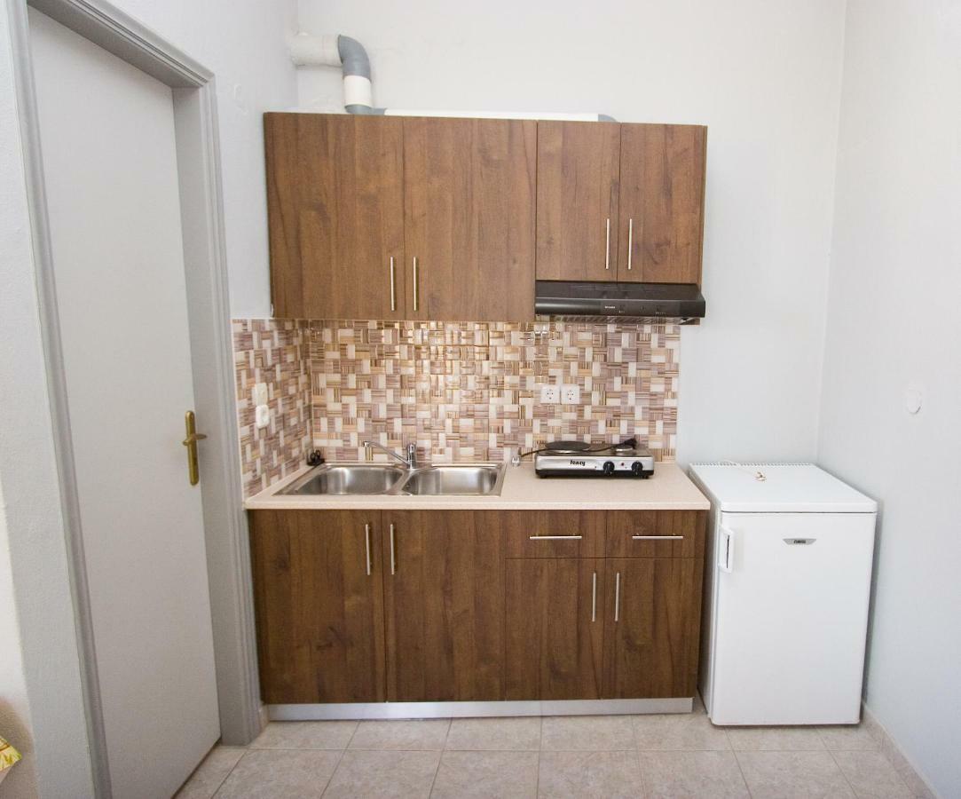 Difo Hotell Loutra Aidhipsou Exteriör bild